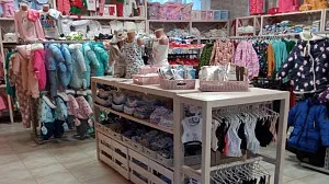 Інтер'єр магазину "Suncity" в ТРЦ "Піонер"