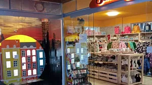 Інтер'єр магазину "Suncity" в ТРЦ "Піонер"