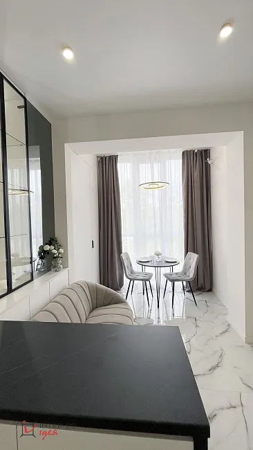 Стильна сучасна квартира площею 45 м²