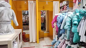 Інтер'єр магазину "Suncity" в ТРЦ "Піонер"